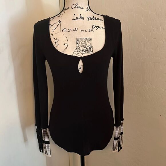 We The Free Black Thermal Keyhole Front Top Boho Casual Feminine Contemporary - Picture 1 of 12